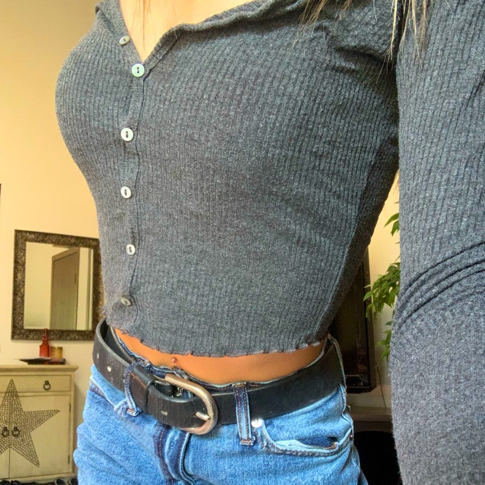 •Cropped Button Down Top•